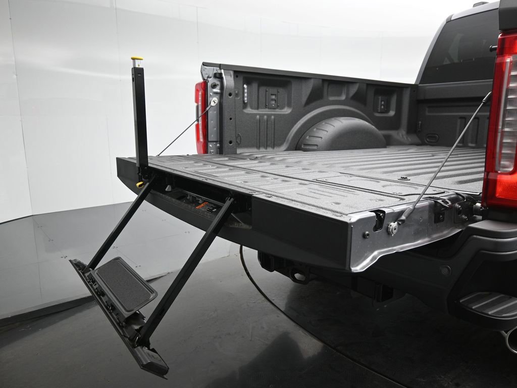 Used 2024 Ford F250 Lariat w/ Tremor Off-Road Package image 28