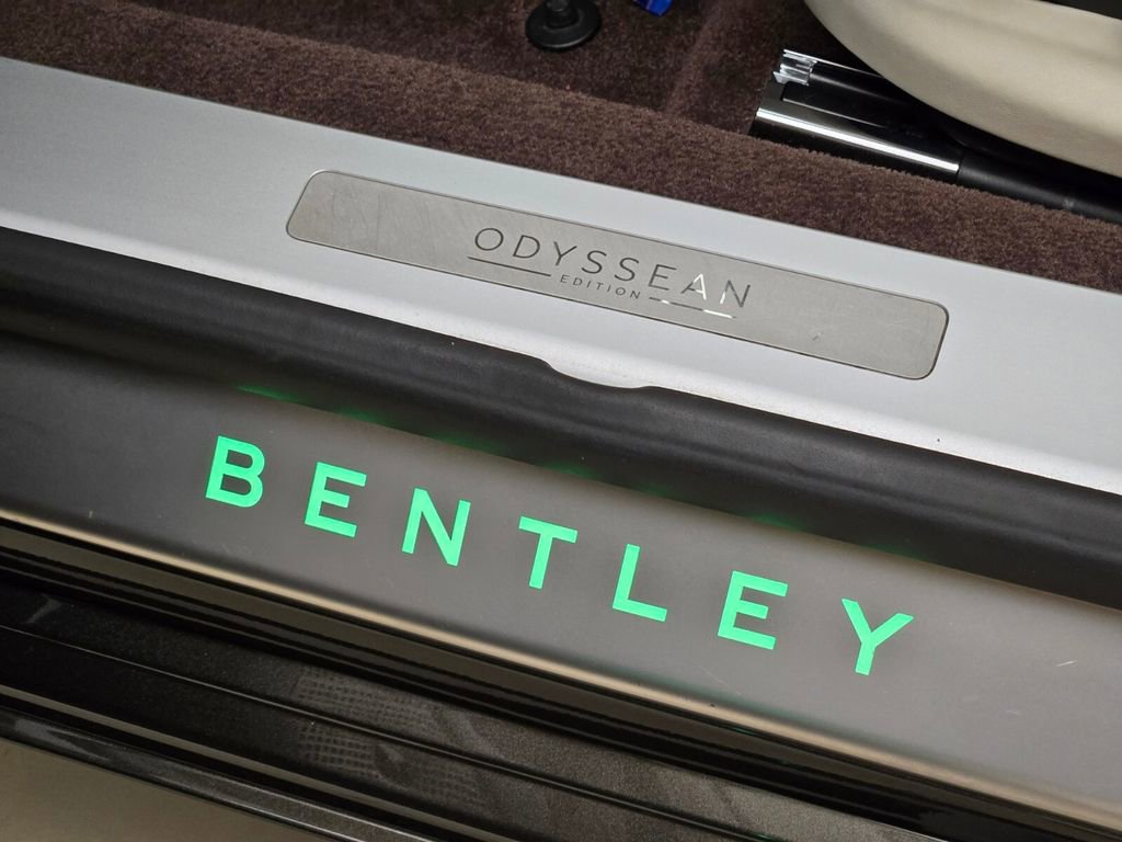 Used 2023 Bentley Flying Spur Plug-In Hybrid image 33