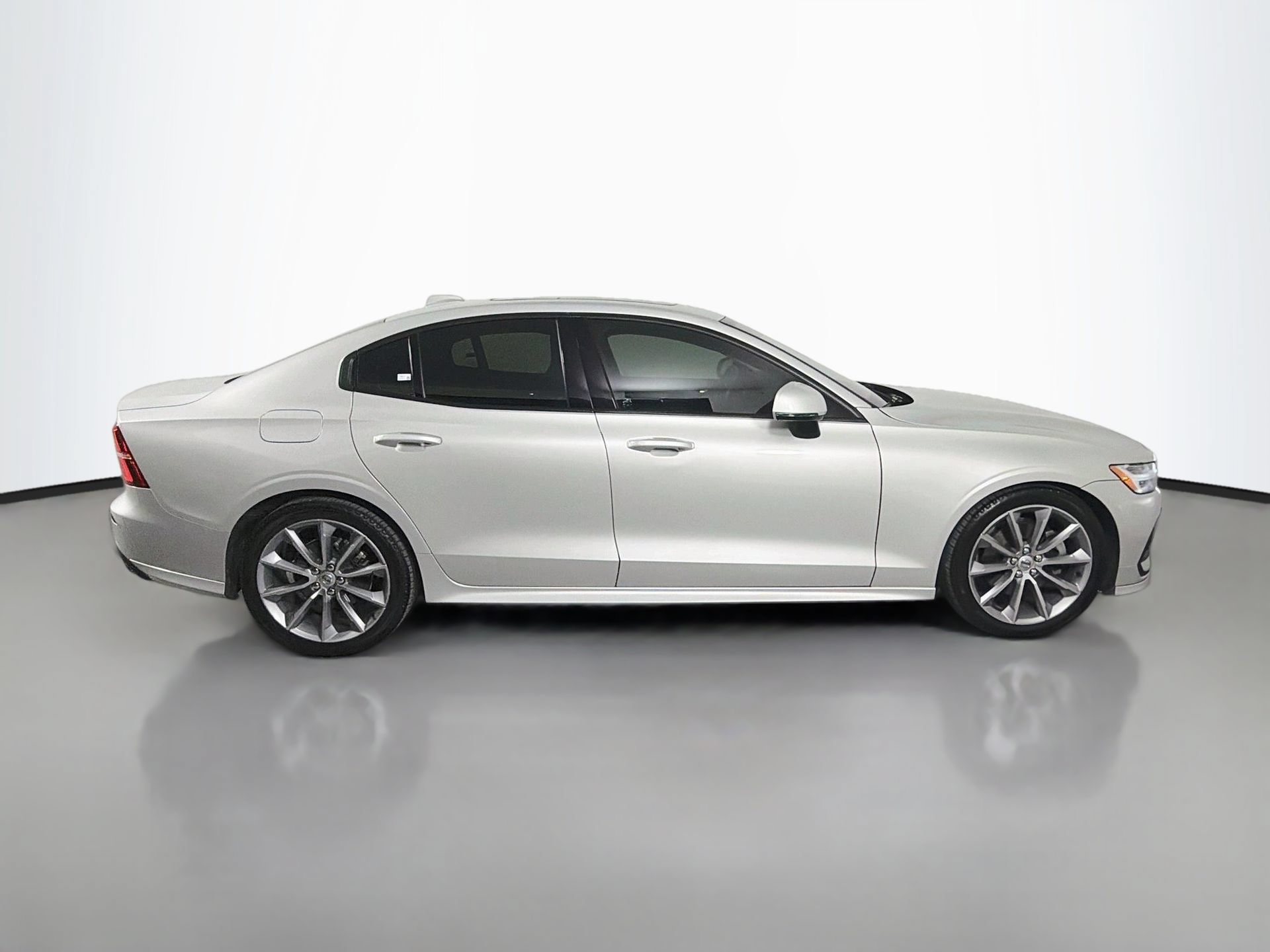 Used 2019 Volvo S60 T5 Momentum w/ Multimedia Package FWD image 5