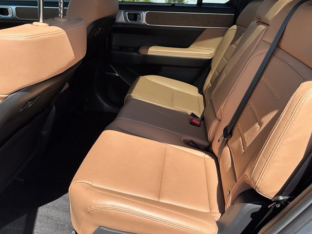 Used 2025 Hyundai Santa Fe Limited AWD/4WD image 18