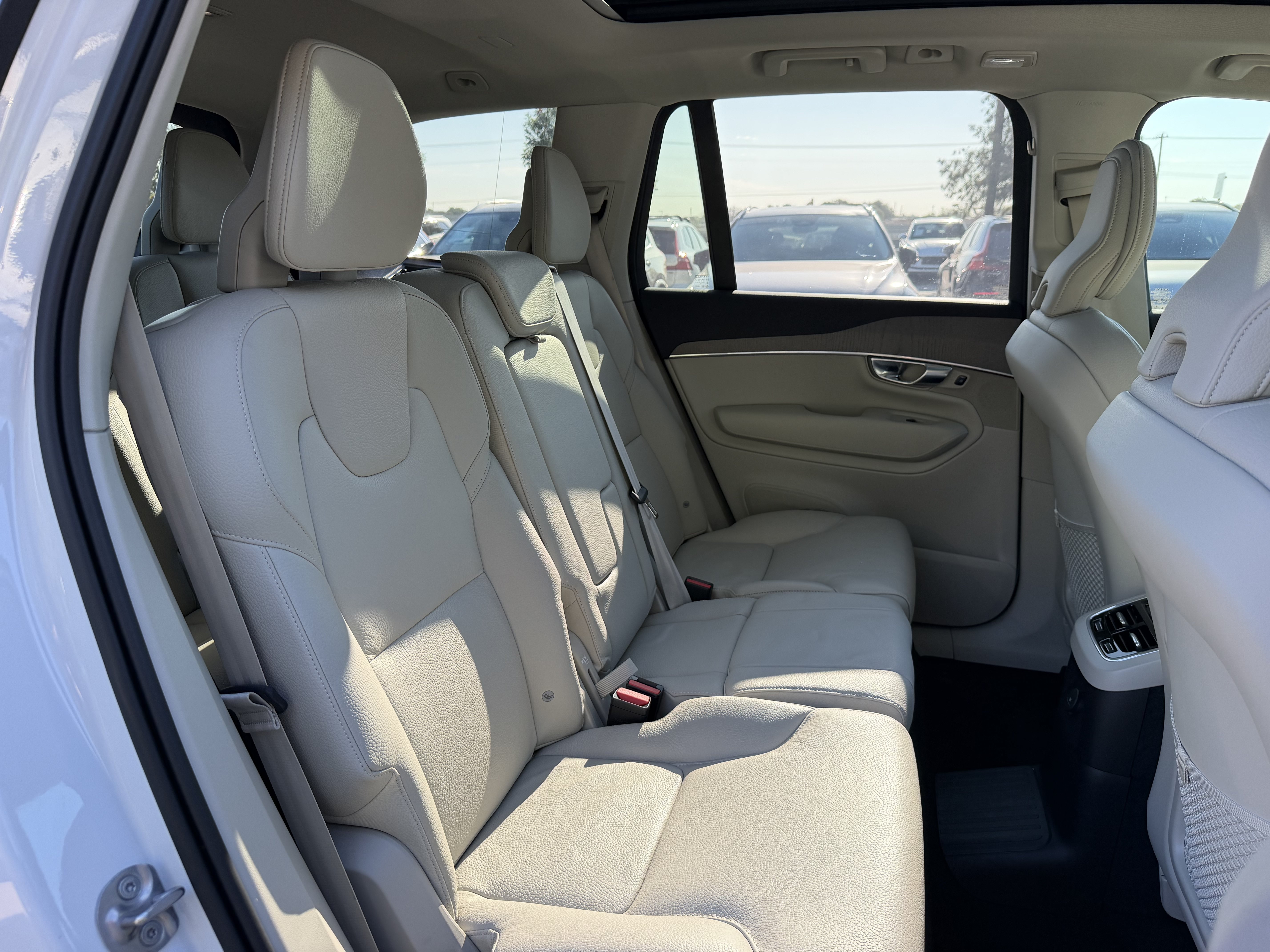 Certified 2024 Volvo XC90 T8 Plus w/ Protection Package Premier AWD/4WD image 12
