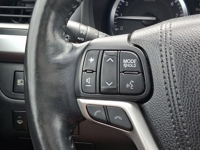 Used 2017 Toyota Highlander Limited Platinum FWD image 29