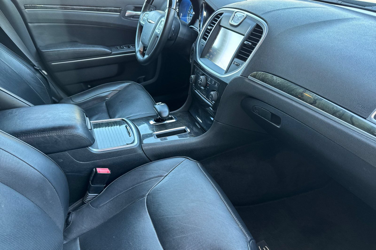 Used 2013 Chrysler 300 C RWD image 16