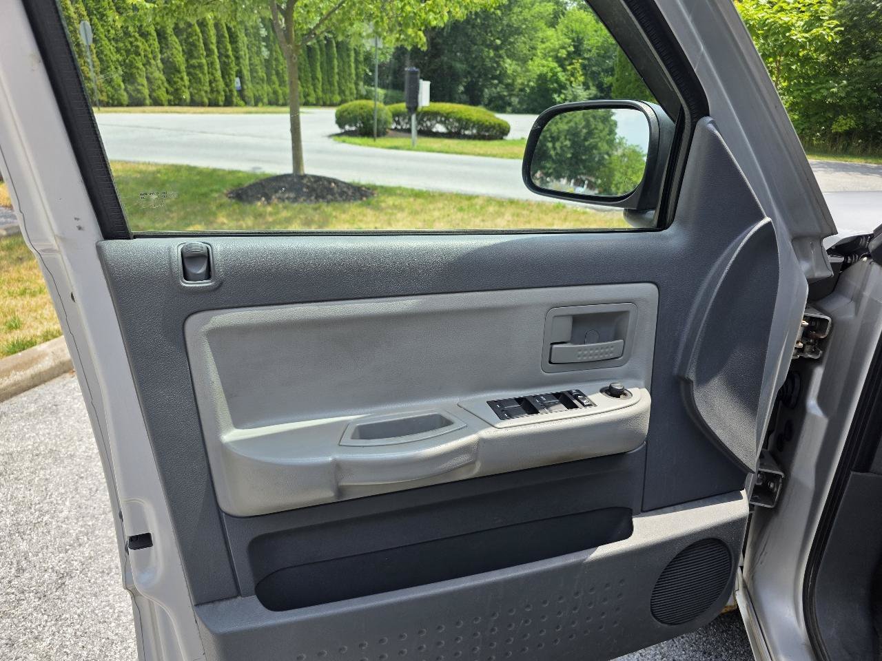 Used 2007 Dodge Dakota SLT w/ Sport Appearance Group AWD/4WD image 12