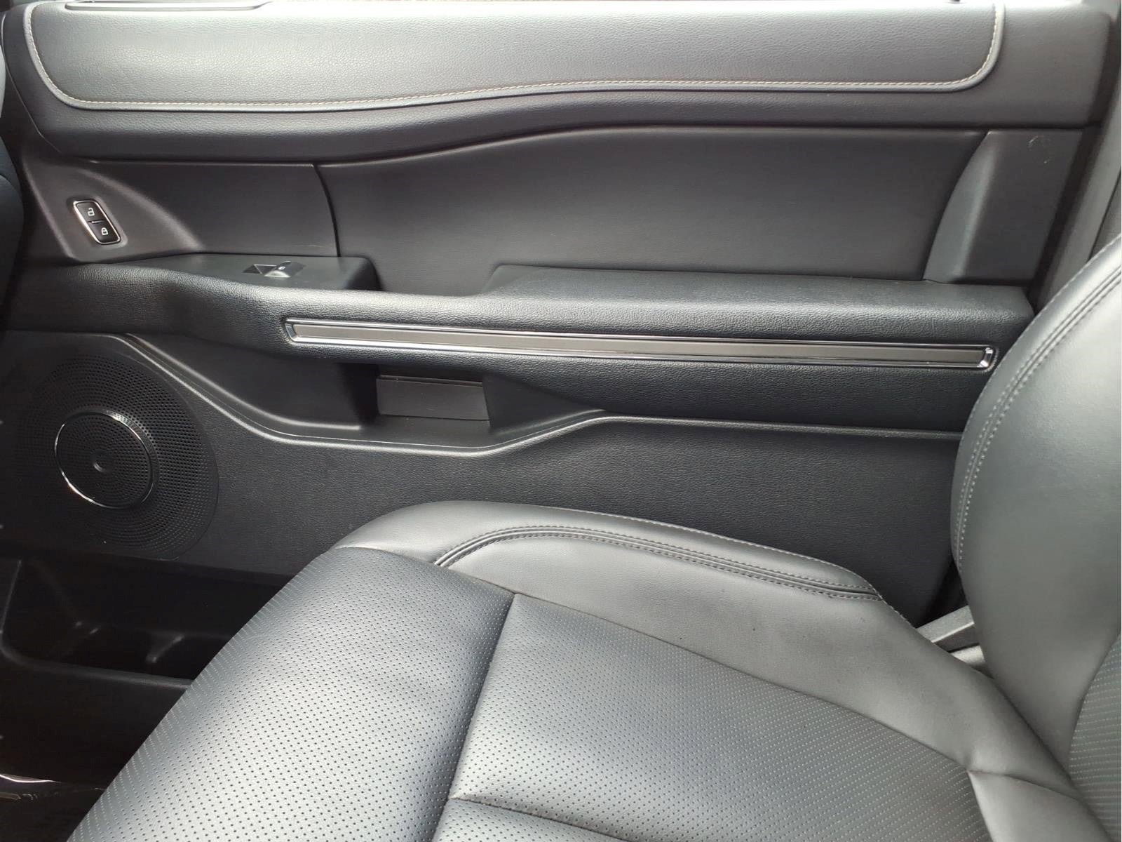 Used 2024 Ford Expedition XLT image 28