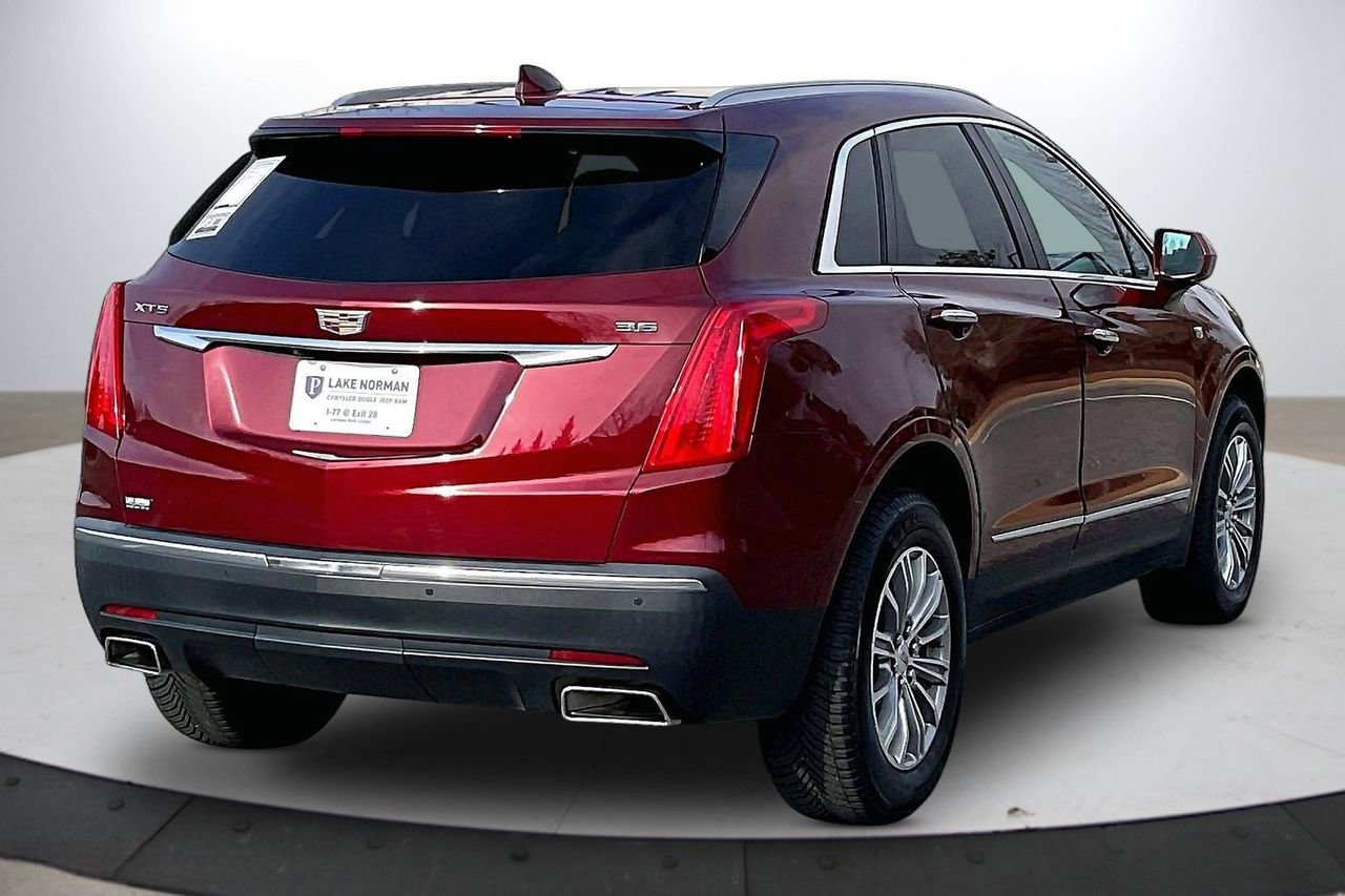 Used 2017 Cadillac XT5 Luxury w/ Driver Awareness Package image 9