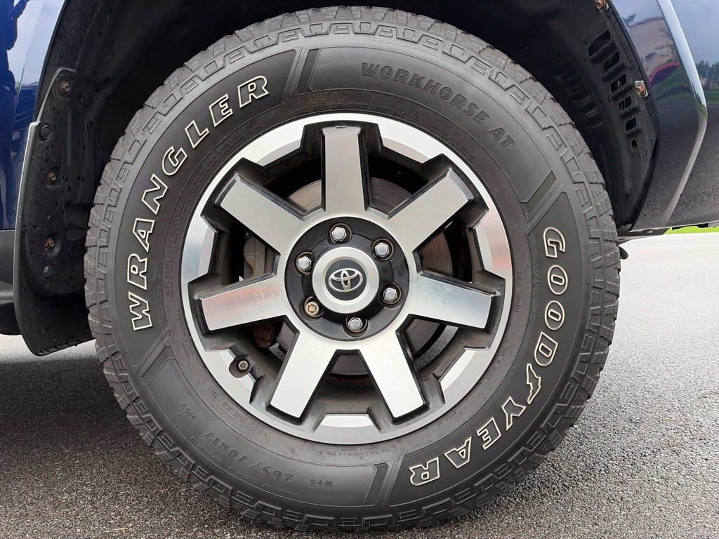 Used 2019 Toyota 4Runner TRD Off-Road Premium AWD/4WD image 23