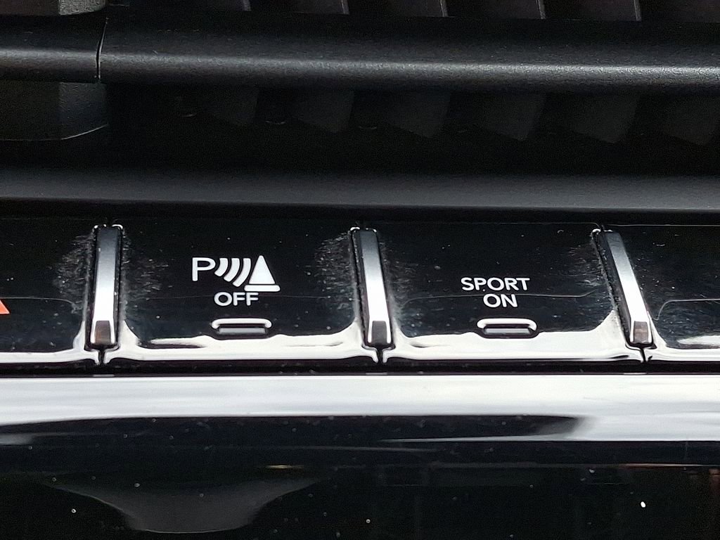 Used 2023 Jeep Grand Cherokee L Altitude image 27