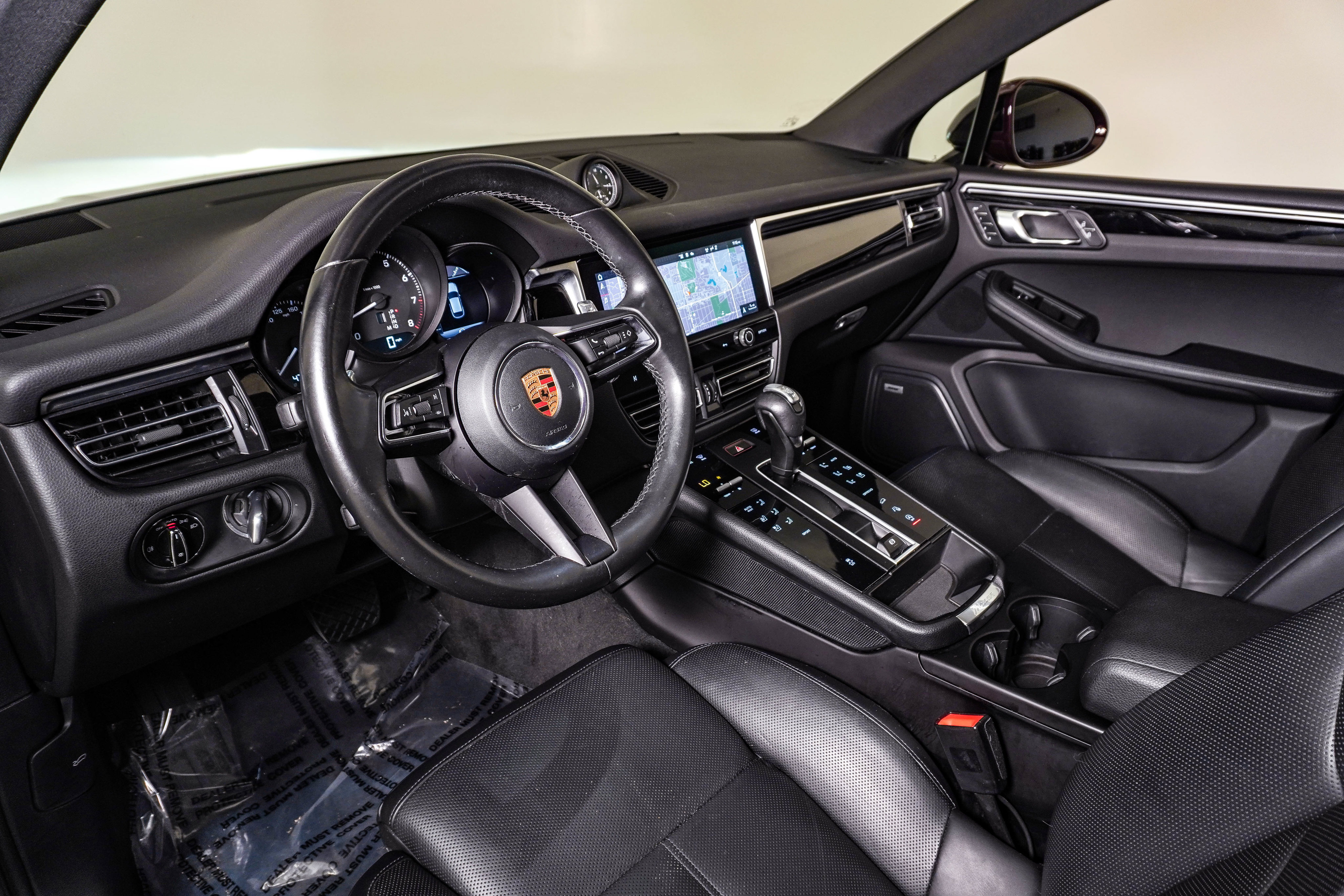 Certified 2023 Porsche Macan Turbo AWD/4WD image 4