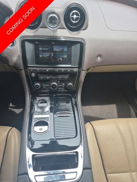 Used 2016 Jaguar XJ R-Sport RWD image 9