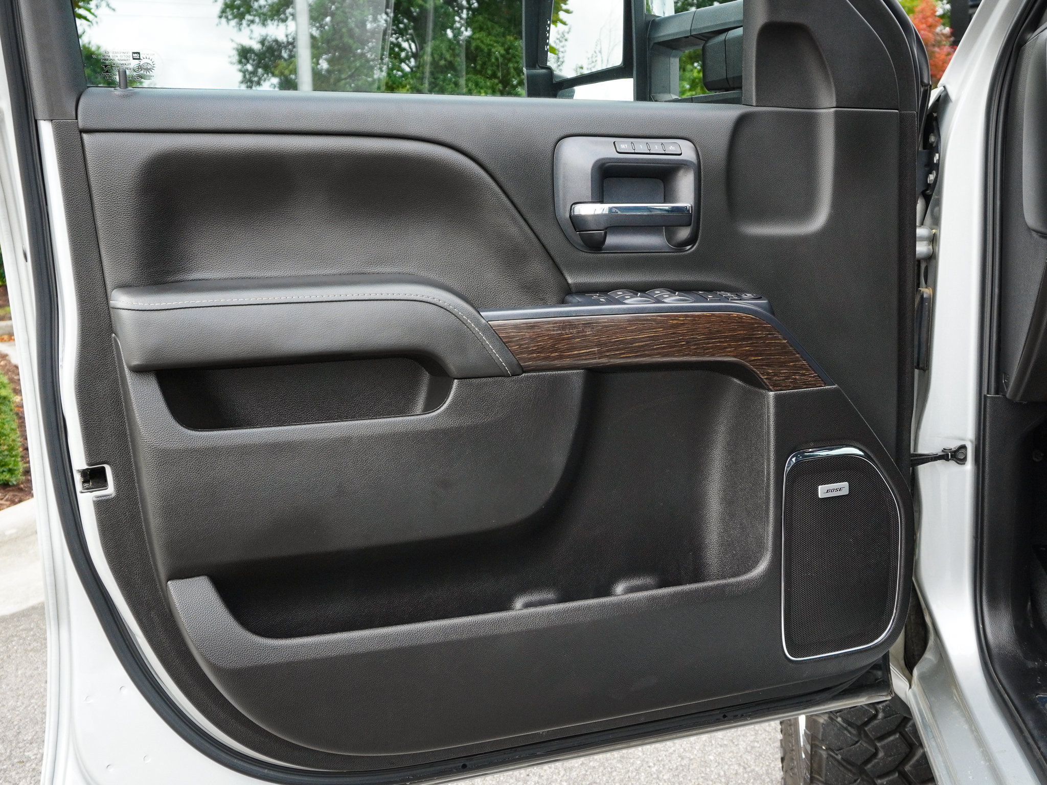 Used 2019 GMC Sierra 2500 Denali w/ Duramax Plus Package AWD/4WD image 16