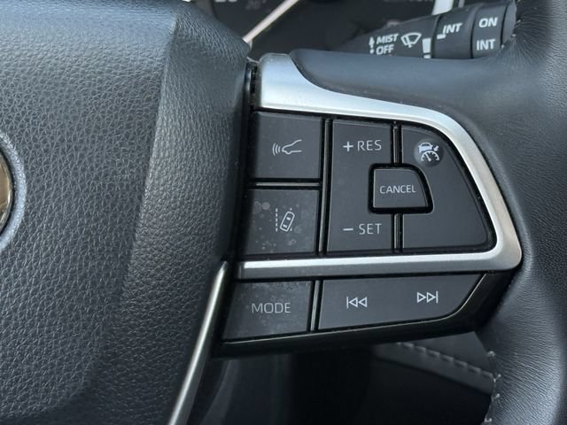 Used 2023 Toyota Highlander XLE FWD image 16