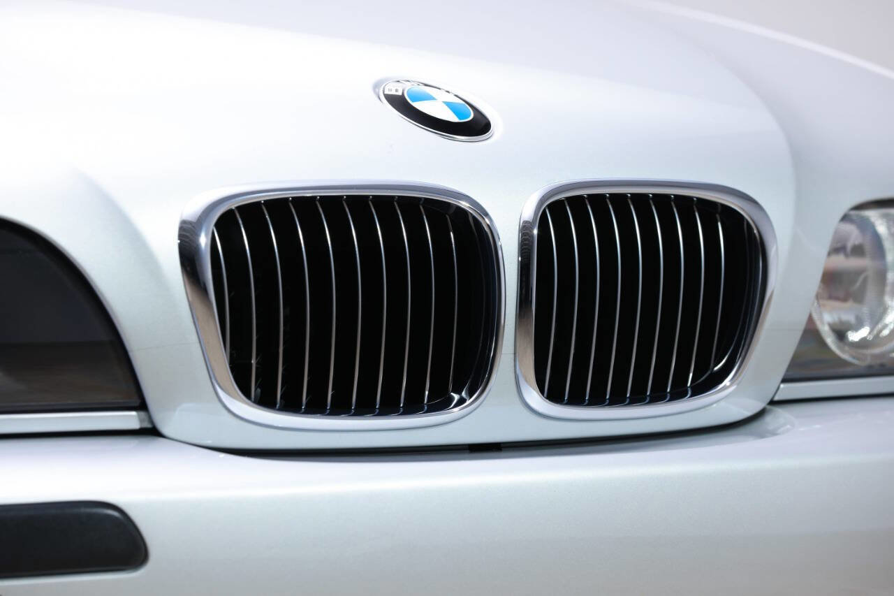 Used 2002 BMW M5 image 17