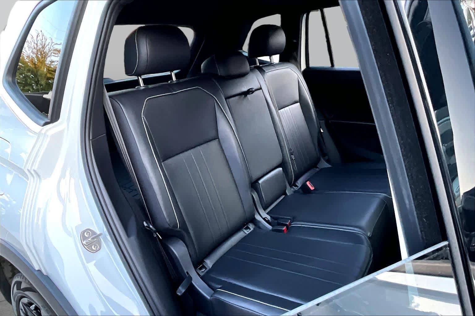 Used 2024 Volkswagen Tiguan SE R-Line AWD/4WD image 20