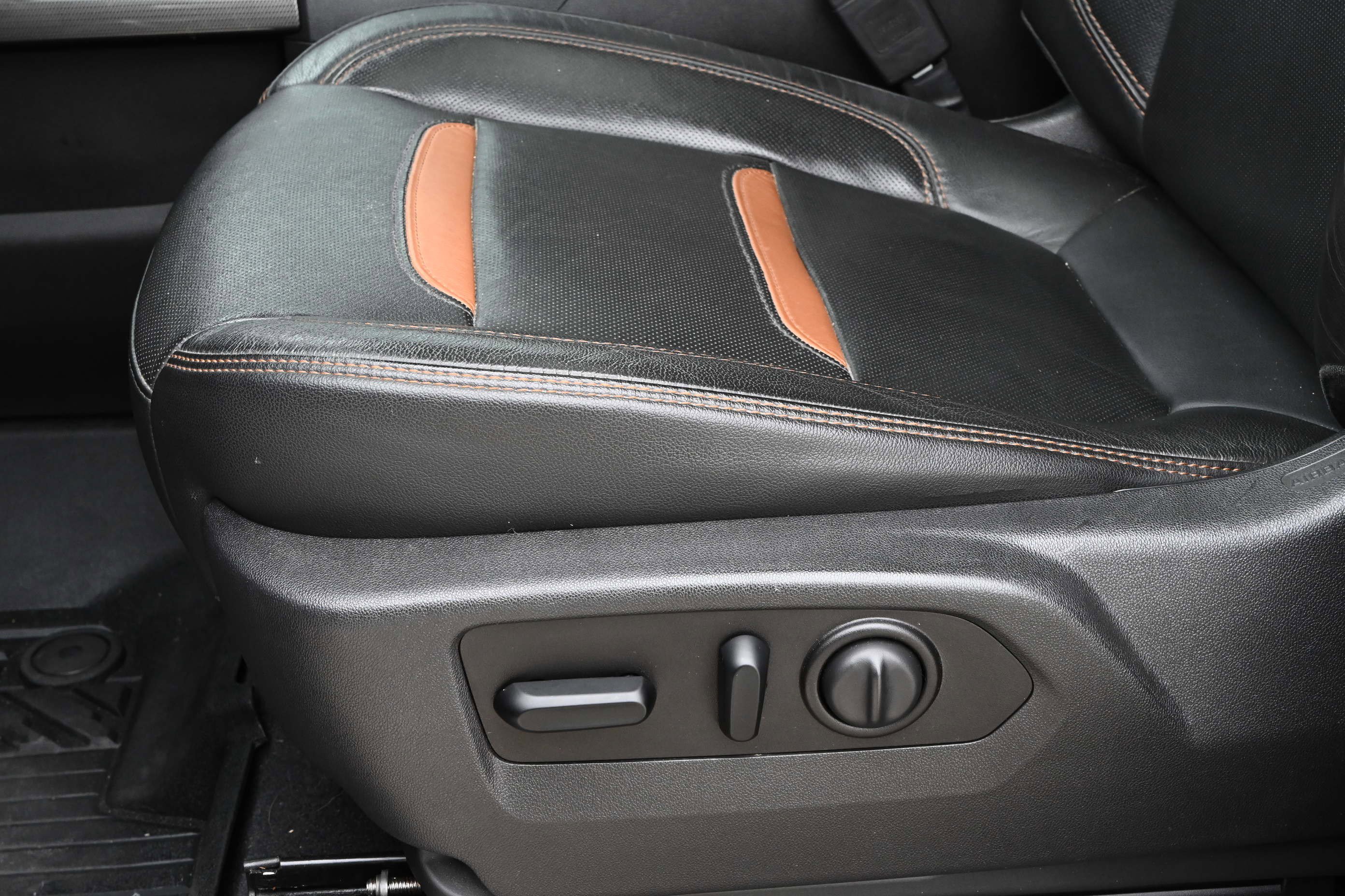 Used 2020 GMC Sierra 3500 AT4 w/ Technology Package image 32