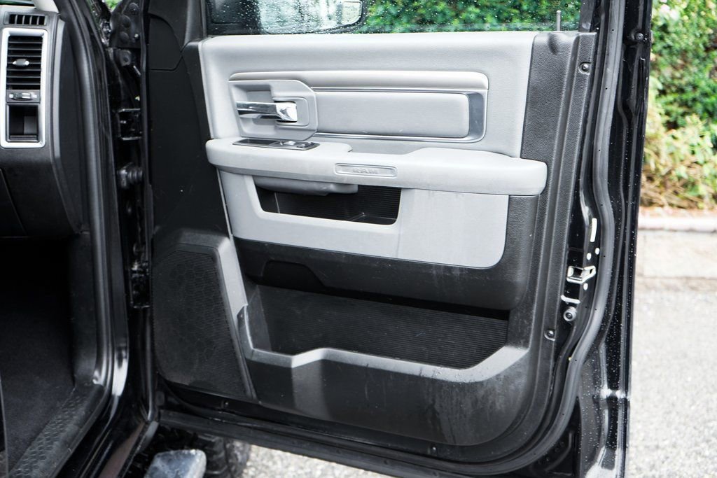 Used 2020 RAM 1500 Classic SLT w/ Luxury Group RWD image 36