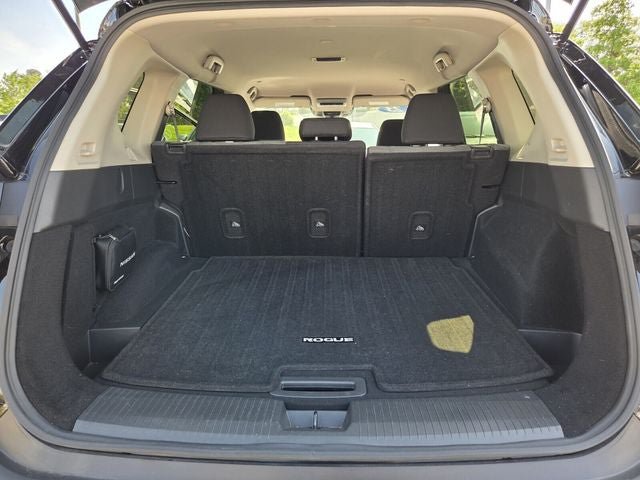 Used 2023 Nissan Rogue SV FWD image 29
