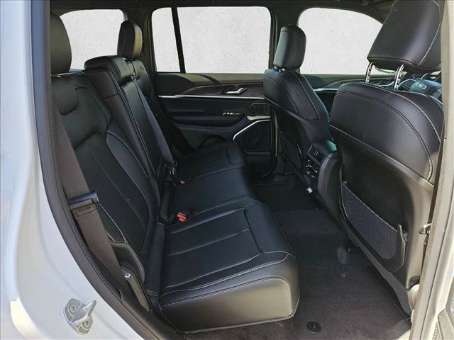 New 2026 Jeep Grand Cherokee Limited w/ Limited Altitude Package AWD/4WD image 16