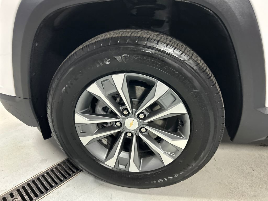 Used 2025 Chevrolet Equinox LT w/ Safety and Technology Package image 9