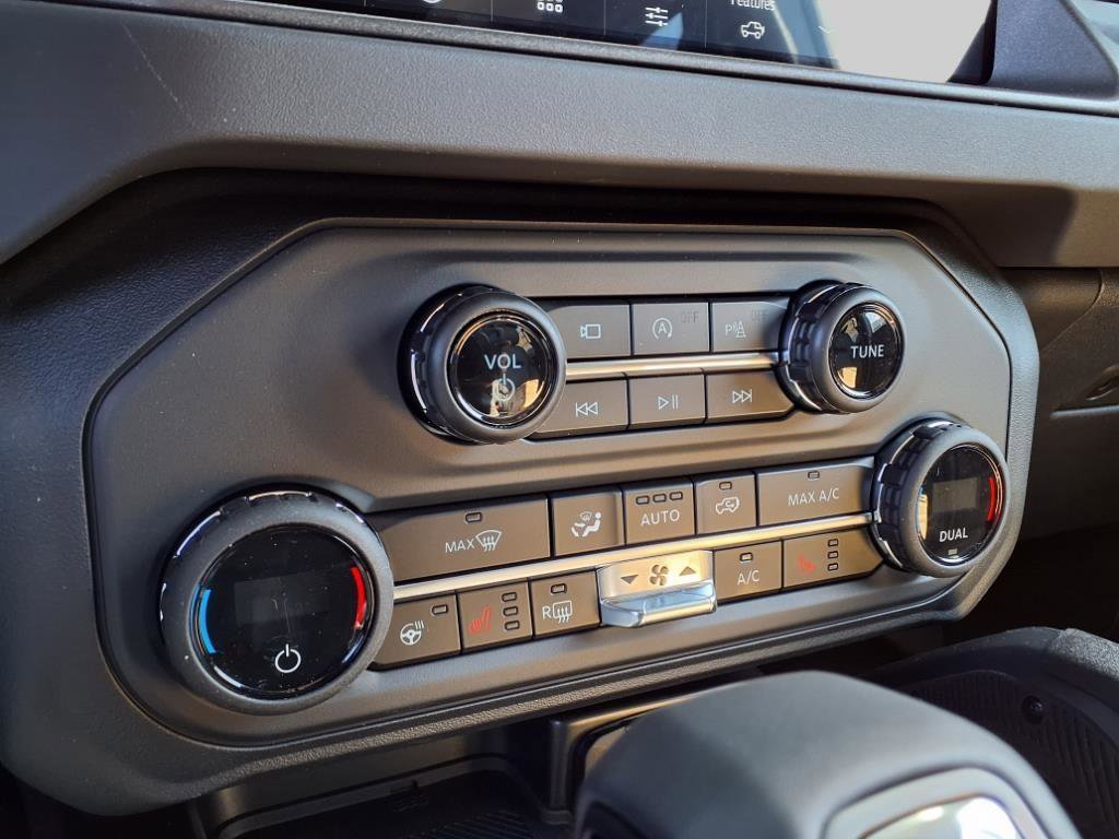 New 2025 Ford Bronco Badlands image 8