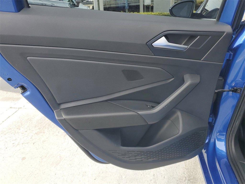 Used 2022 Volkswagen Jetta SE image 9