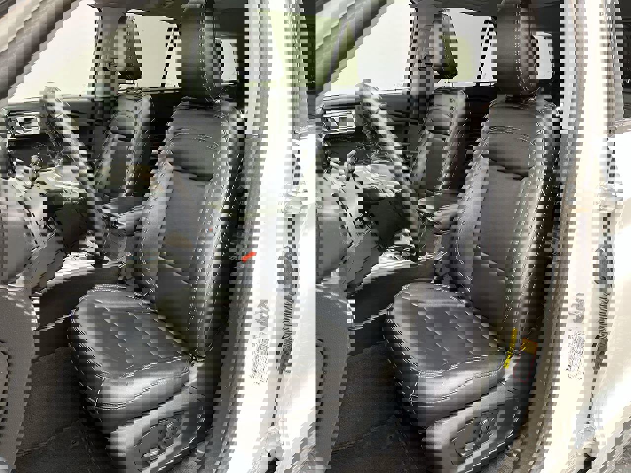 Used 2022 Ford Explorer XLT w/ Equipment Group 202A image 11