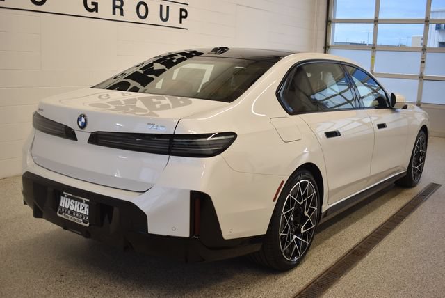 New 2027 BMW 740i xDrive w/ M Sport Package AWD/4WD image 4