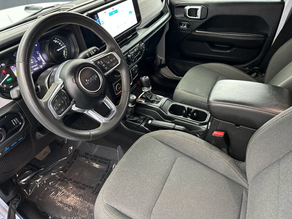 Used 2024 Jeep Wrangler Unlimited Sahara AWD/4WD image 9