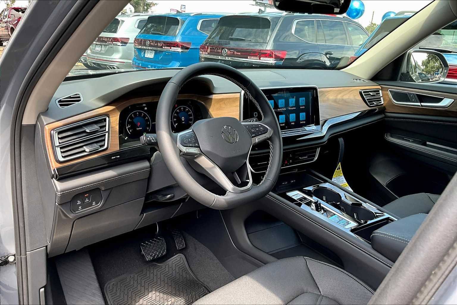 New 2026 Volkswagen Atlas SE FWD image 8