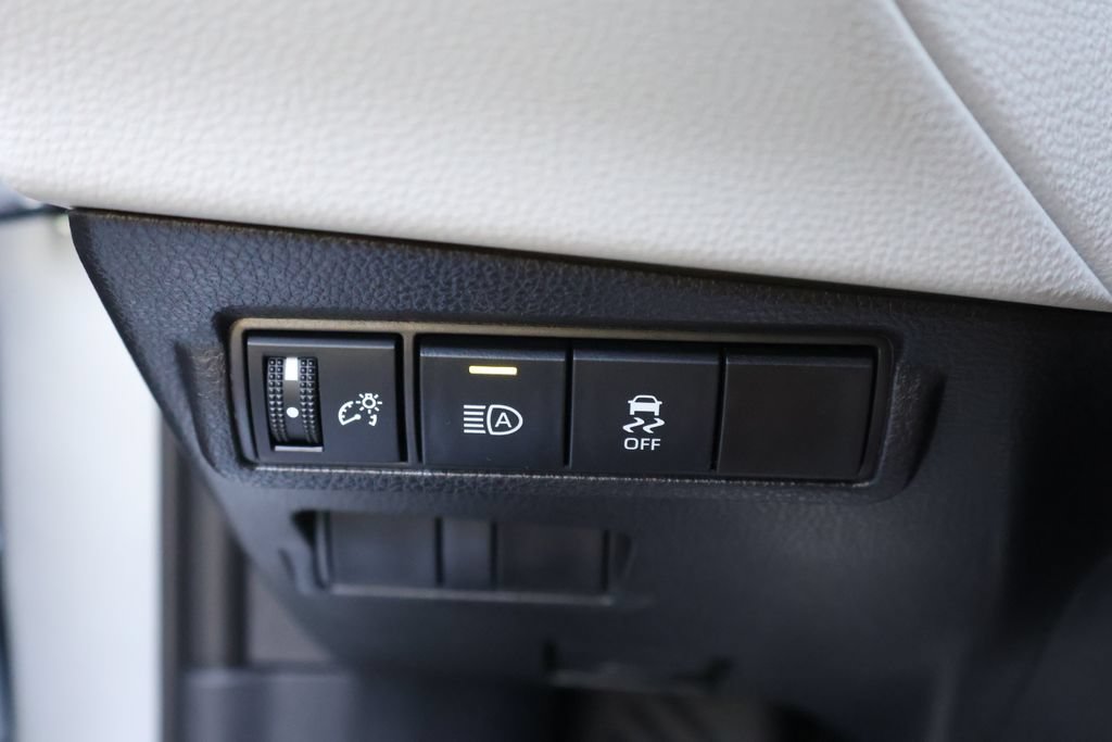 Used 2026 Toyota Corolla Cross LE FWD image 35