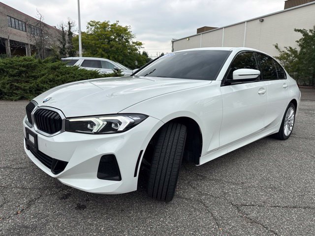 Used 2023 BMW 330i xDrive Sedan w/ Premium Package AWD/4WD image 3
