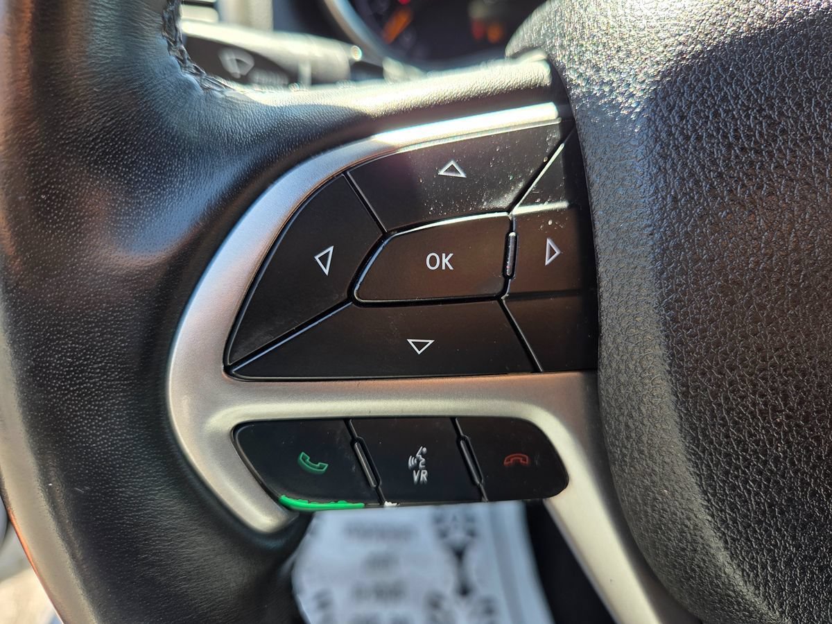 Used 2018 Jeep Grand Cherokee Altitude RWD image 35