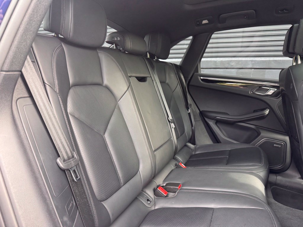 Certified 2026 Porsche Macan AWD/4WD image 18