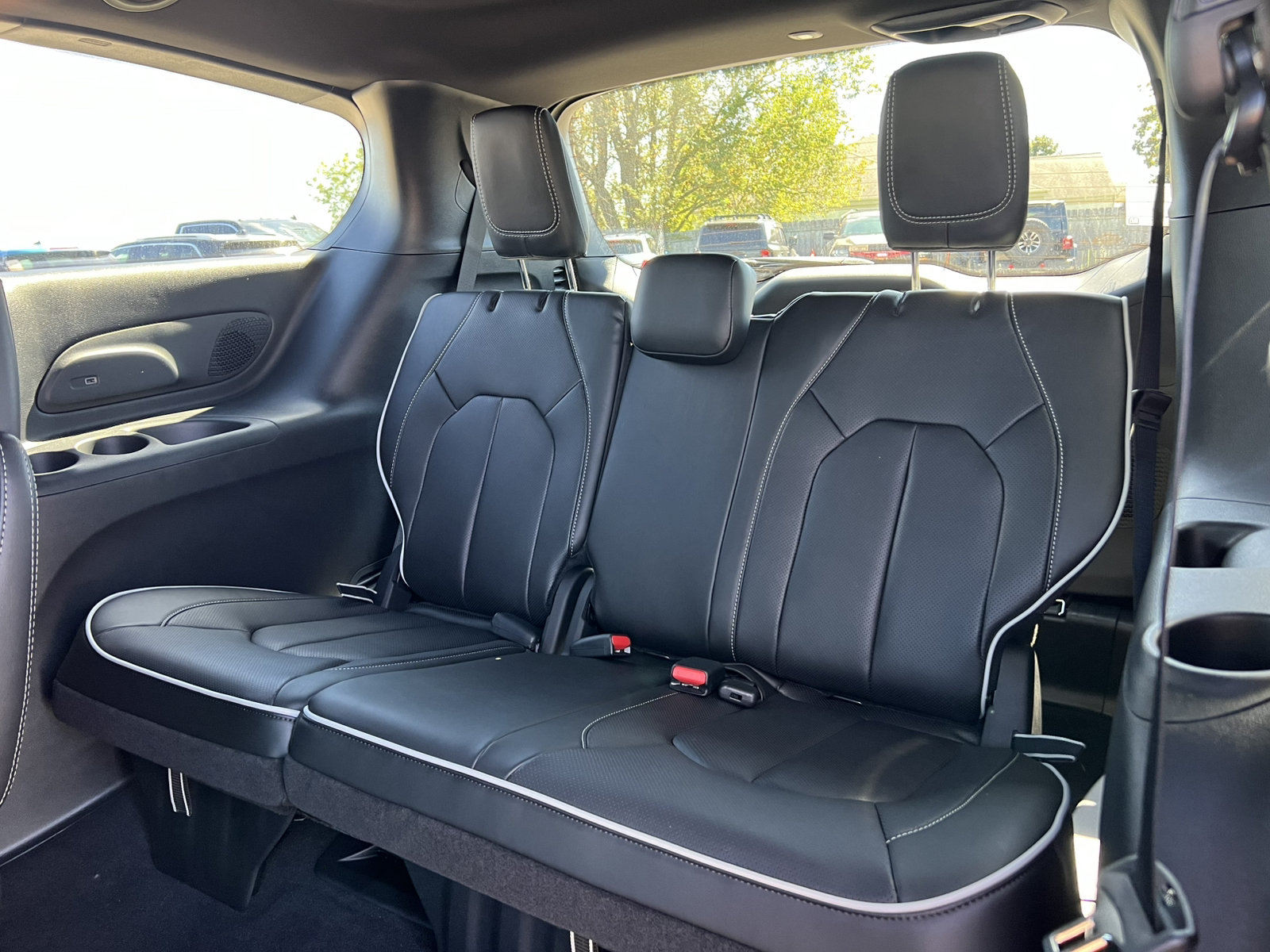 New 2027 Chrysler Pacifica Limited AWD/4WD image 6