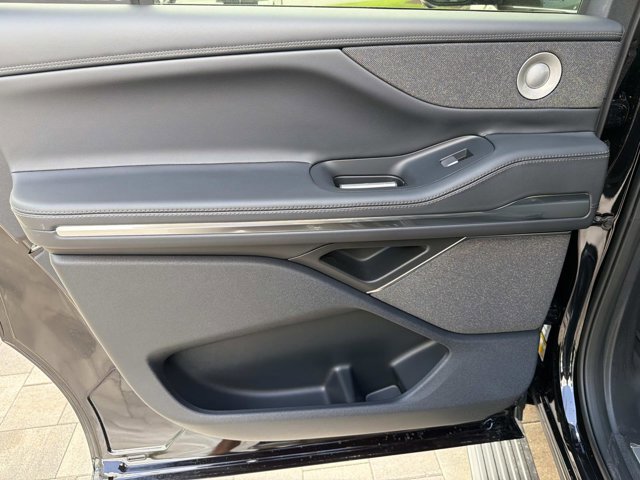 New 2026 Lincoln Navigator L Reserve w/ Jet Appearance Package AWD/4WD image 14