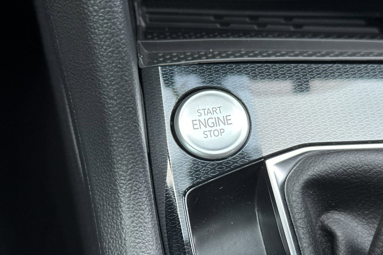 New 2026 Volkswagen Taos SE image 22