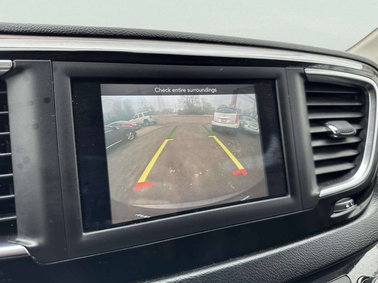 Used 2019 Chrysler Pacifica Touring-L FWD image 32