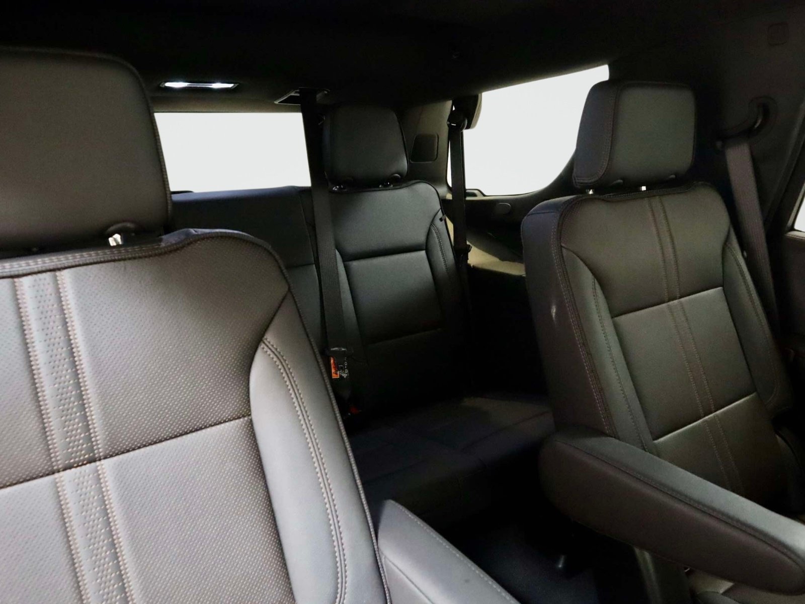 Used 2025 Chevrolet Tahoe High Country AWD/4WD image 14