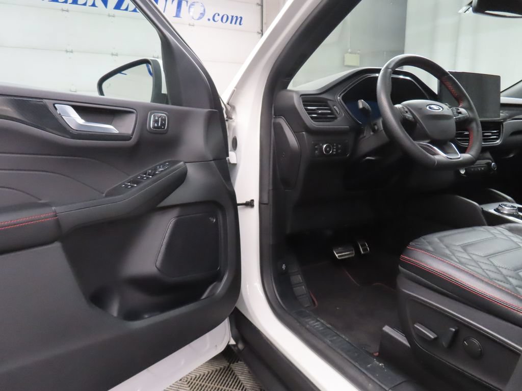 Used 2023 Ford Escape ST-Line Elite w/ Premium Technology Package AWD/4WD image 44