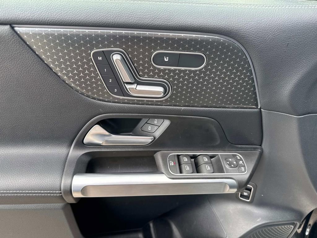 Used 2024 Mercedes-Benz GLB 250 image 19
