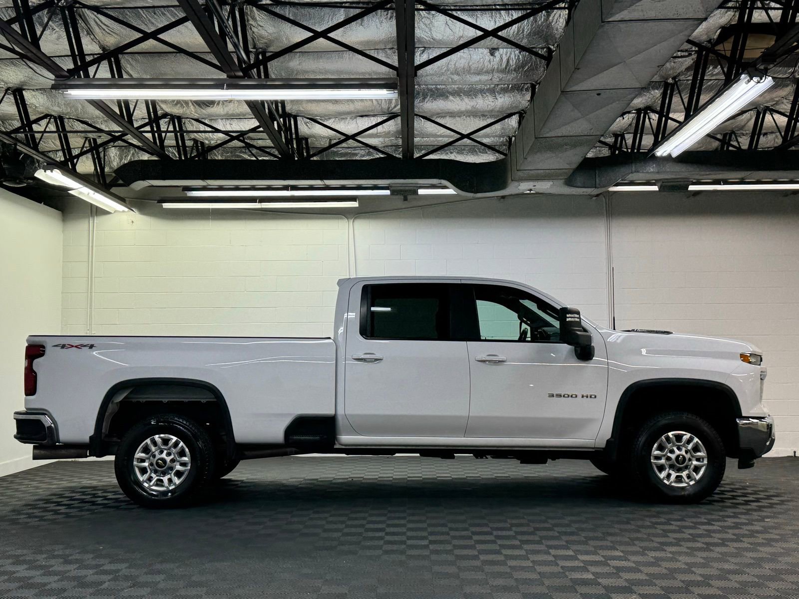 Used 2024 Chevrolet Silverado 3500 LT image 6