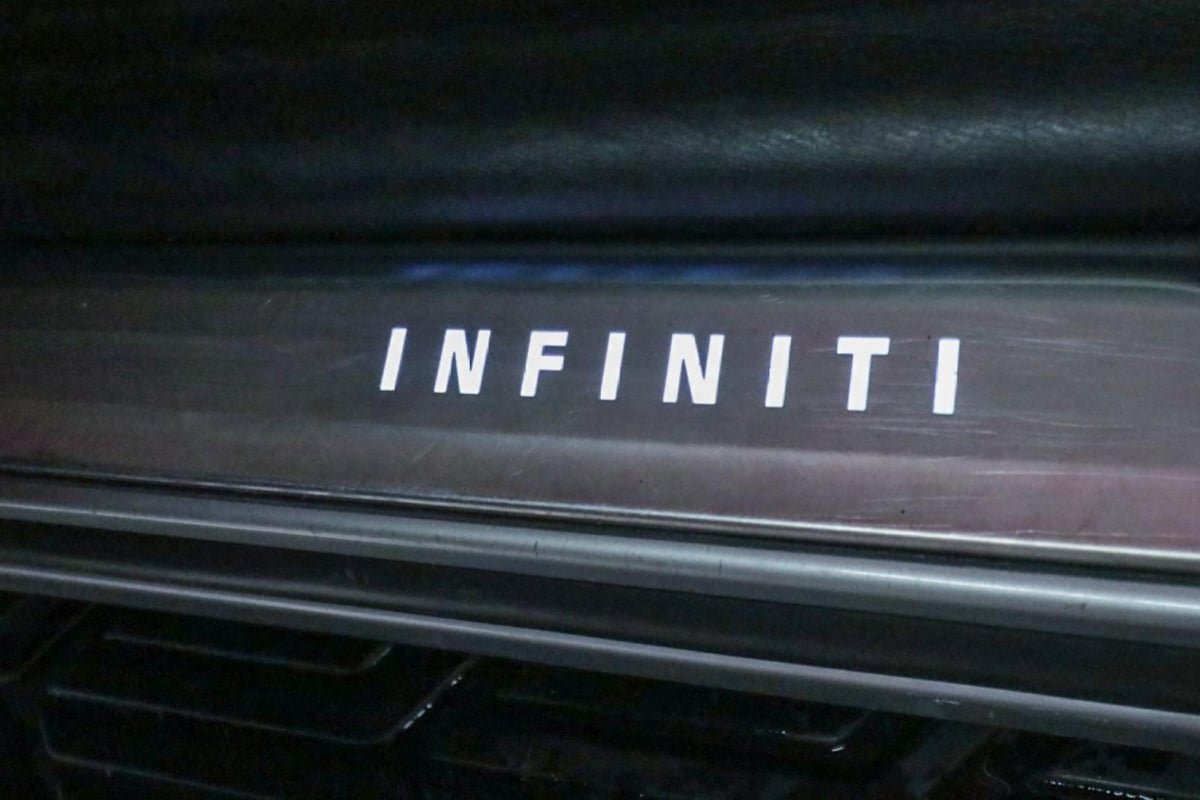 Used 2023 INFINITI QX80 Luxe w/ Cargo Package RWD image 16