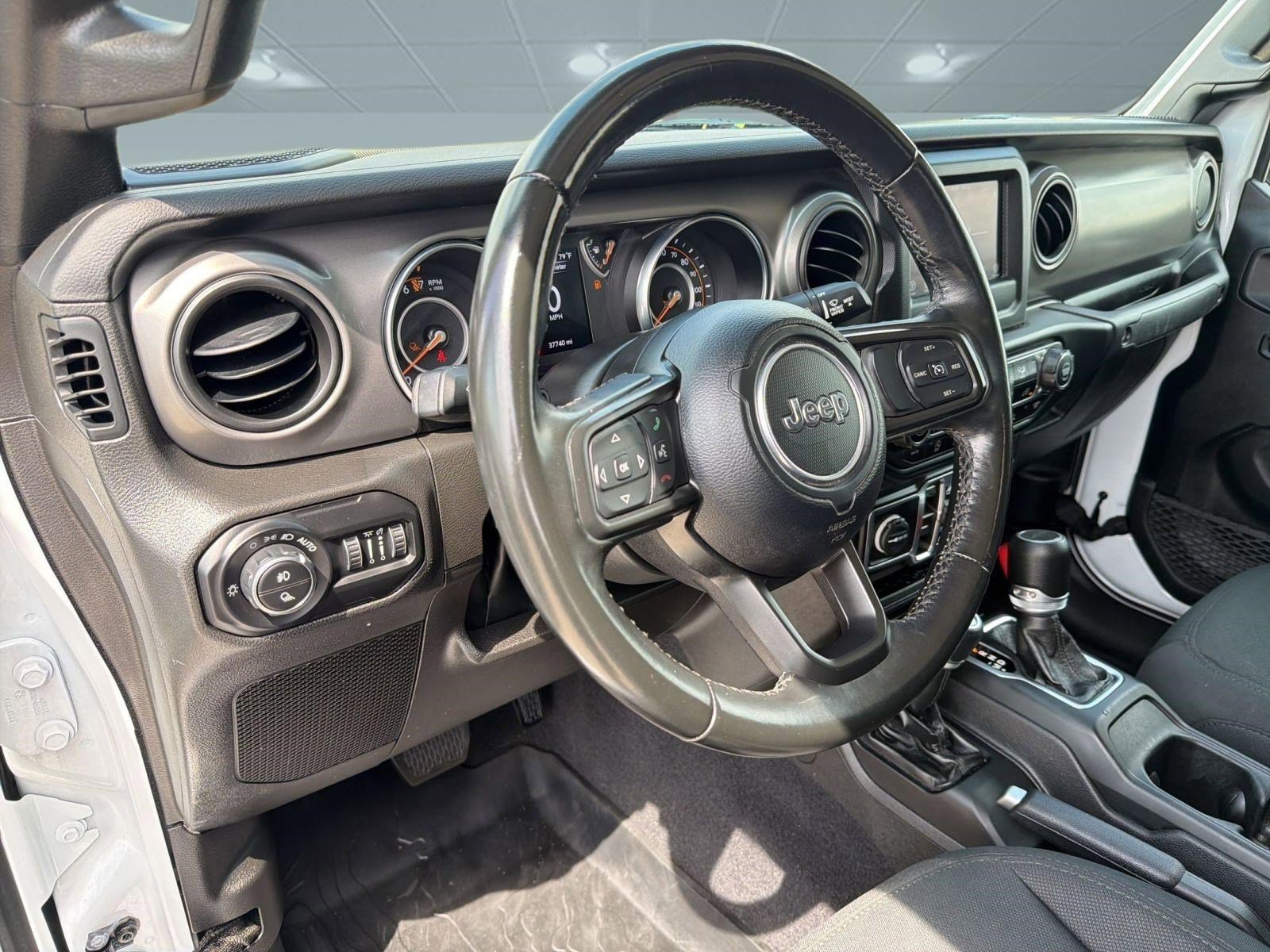 Used 2022 Jeep Gladiator Willys AWD/4WD image 4