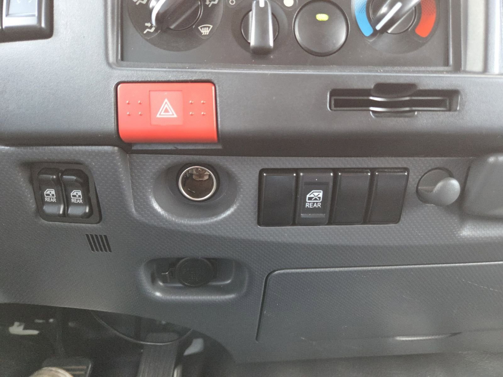 Used 2023 Isuzu NPR image 7