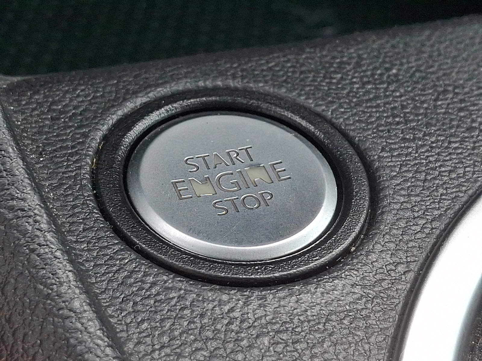 Used 2014 Volkswagen Beetle TDI FWD image 22