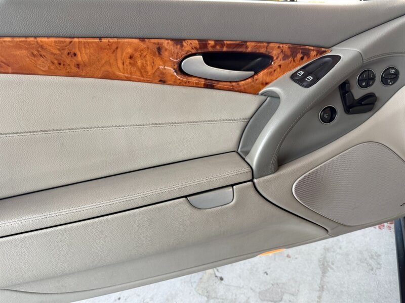 Used 2007 Mercedes-Benz SL 550 image 26