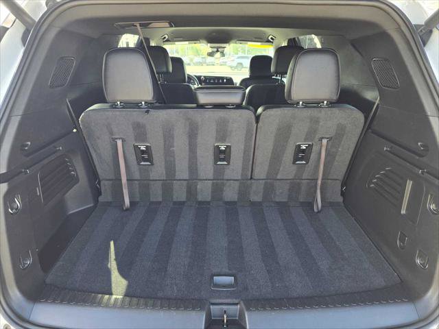 Used 2025 Chevrolet Traverse LT AWD/4WD image 16