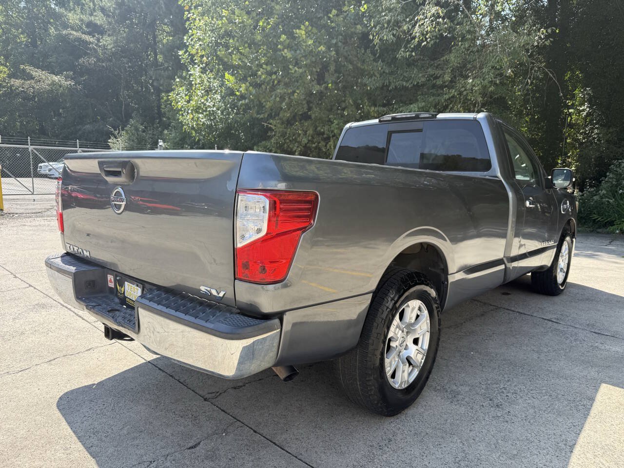 Used 2017 Nissan Titan SV RWD image 8