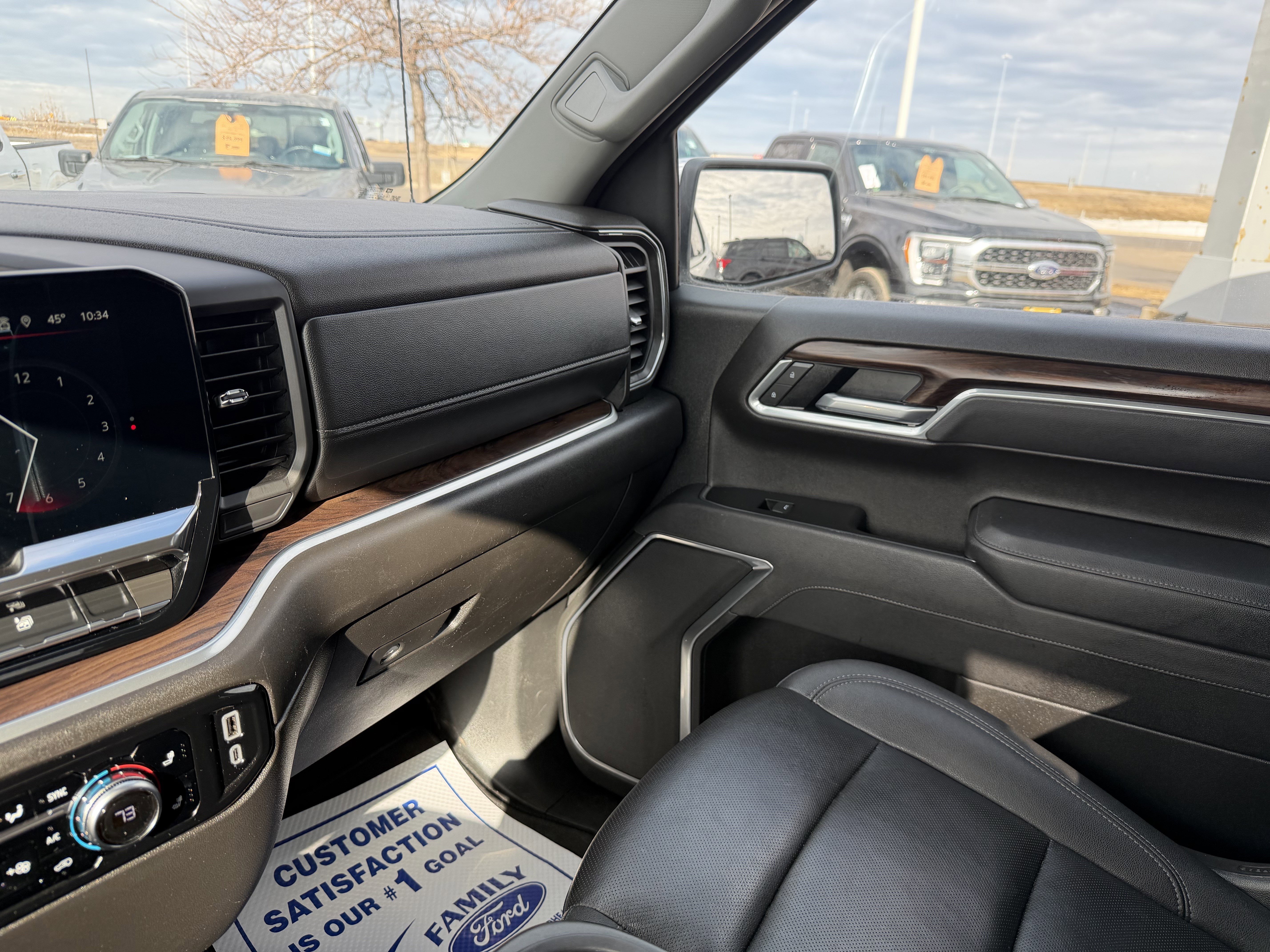 Used 2025 GMC Sierra 1500 SLT image 11