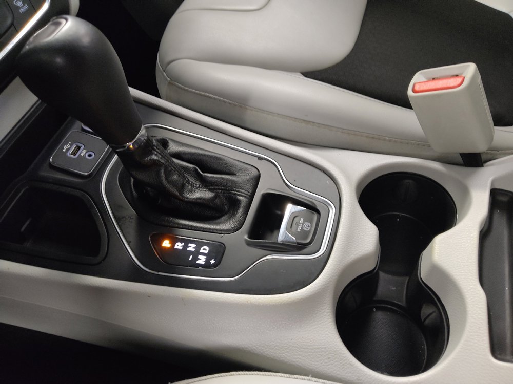 Used 2020 Jeep Cherokee Latitude Plus FWD image 26